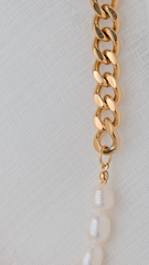 Le Collier – Léa