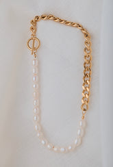 Le Collier – Léa