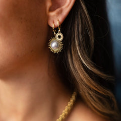 Les boucles d'oreilles - Soleil de perle
