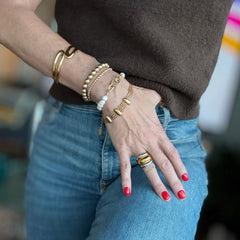 Le Bracelet – Chaînes dorées élégance